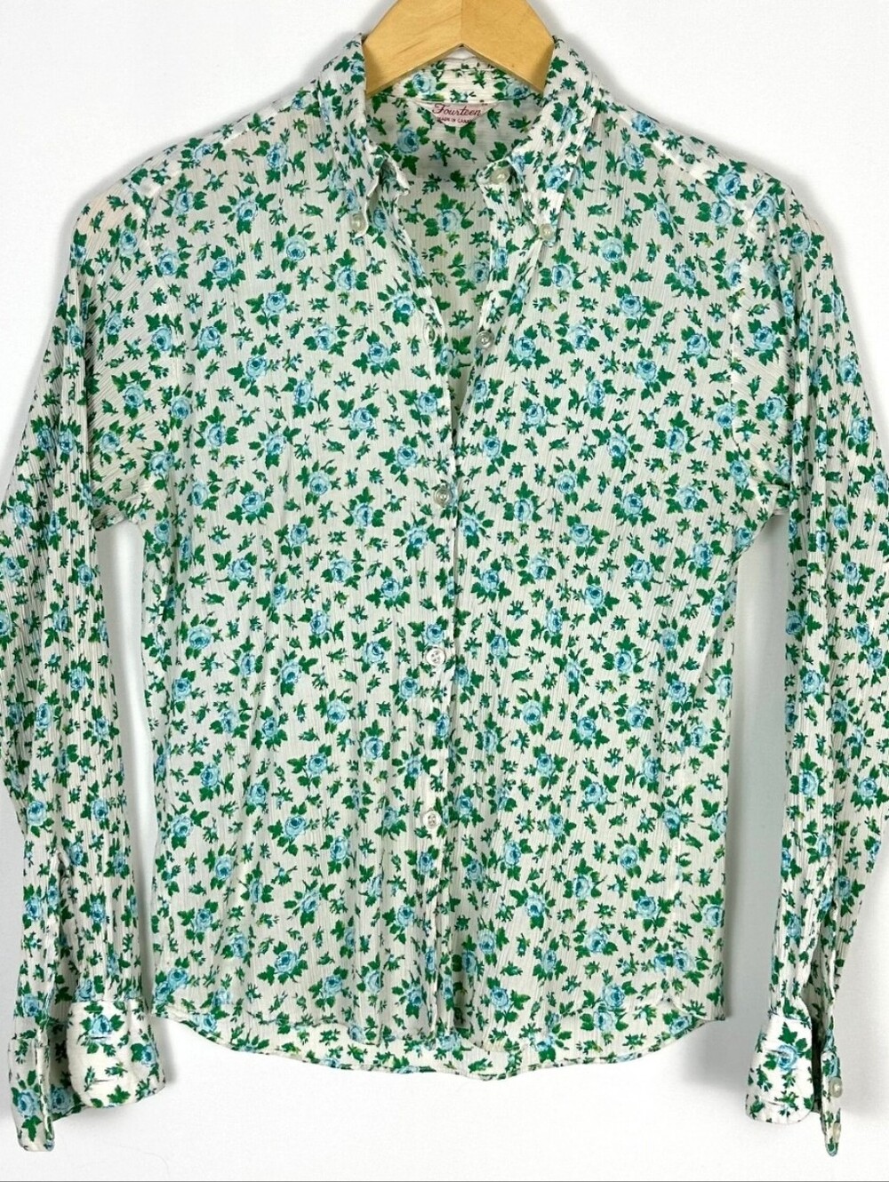 🌼 Vintage crepe blouse with blue rose ditsy print
